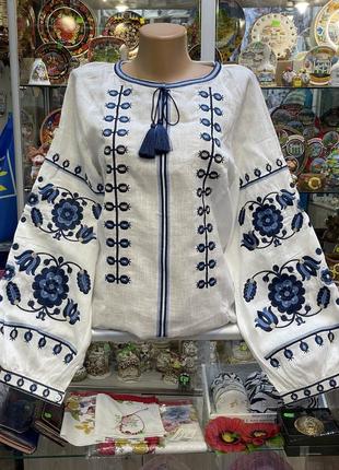 Вышиванка женская льняная белая с синей вышивкой7 фото