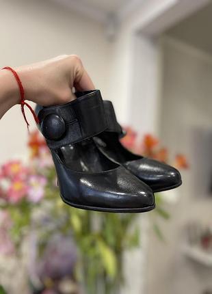 Кожані туфлі basconi