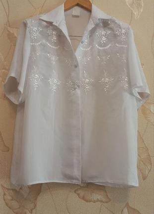 Блузка белая с машинной вышивкой4 фото