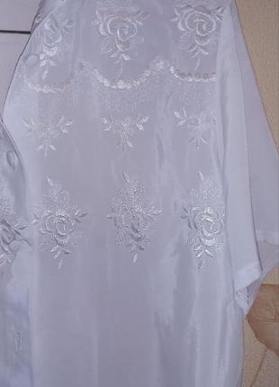 Блузка белая с машинной вышивкой2 фото