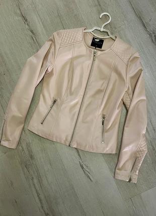 Куртка вітровка блідо-рожевого кольору фірми moxito