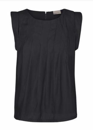 Блузка жіноча чорного кольору без рукавів3 фото
