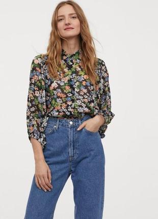 Гарна блуза в квітковий принт h&m з нових колекцій