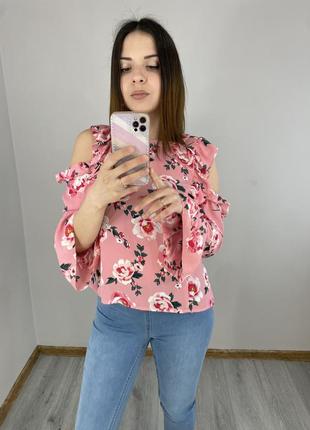 Розовая блуза в цветы с разрезами на плечах от h&amp;m,новая,м