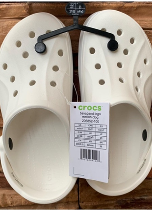 Crocs bayaband logo motion clog white женские кроксы сабо летние шлепанцы босоножки сандалии5 фото