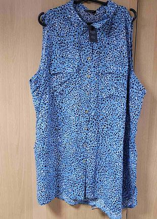 Рубашка очень большая.