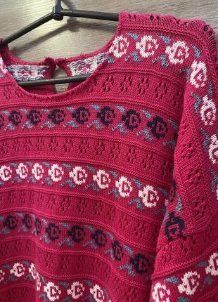Женский свитер ярко розового цвета с цветочками8 фото
