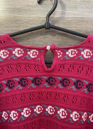 Женский свитер ярко розового цвета с цветочками7 фото