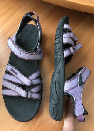 Босоніжки teva 33 розмір.