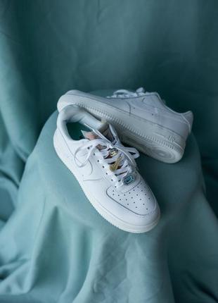 Жіночі кросівки nike air force білого кольору, сезон весна-осінь1 фото