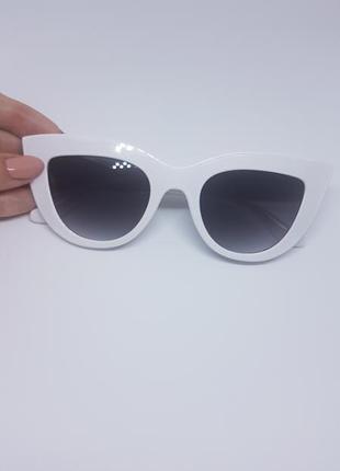 Женские солнцезащитные очки «кошачий глаз» белые1 фото
