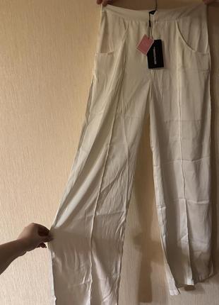 Белые шелковые брюки палаццо5 фото