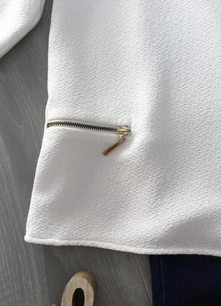 Роскошная белая блуза из плотной фактурной ткани7 фото