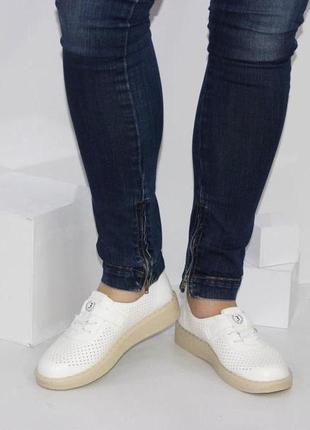 Туфлі жіночі літні з перфорацією

в молочому кольорі5 фото