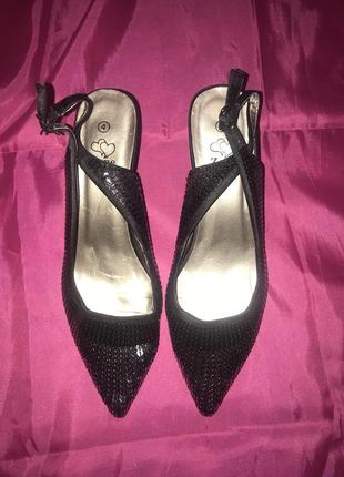 Босоножки zone