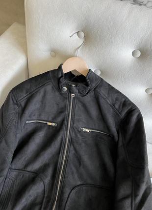 Черная замшевая мужская куртка7 фото