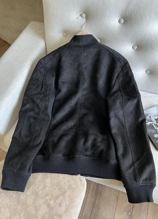Черная замшевая мужская куртка5 фото