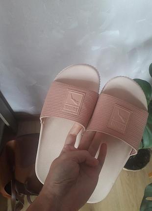 Розовые шлепанцы puma