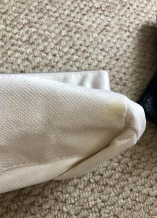 Вместительная удобная косметичка от clarins ⭐️