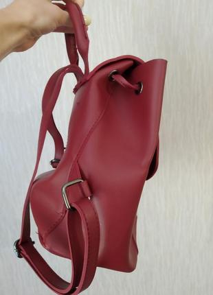 Рюкзак бордовый с кисточкой3 фото