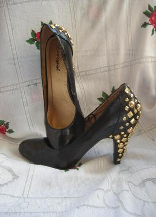 Супер туфлі,100%шкіра,каблук в каменях,р. 38-320грн.