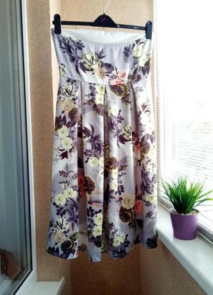 Красивое летнее платье миди из плотного трикотажа в цветочный принт3 фото