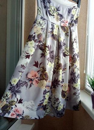 Красивое летнее платье миди из плотного трикотажа в цветочный принт4 фото