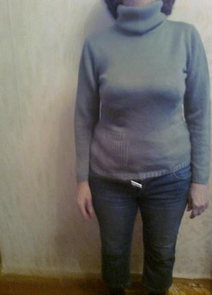 Cвитер цвета "хаки" с двумя карманами сбоку, болгария