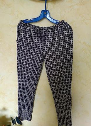 Красивые брюки в геометрический рисунок