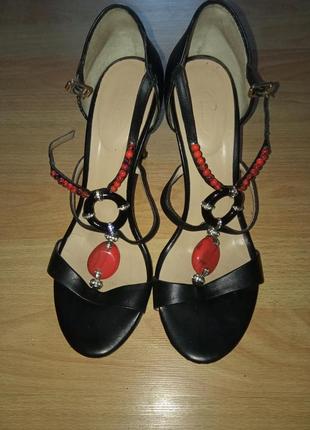 Босоніжки, сандалі, босоножки