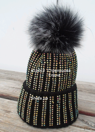 Тепла зимова чорна шапка на флісі зі стразами і бубоном , 5 кольорів
