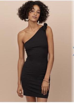 Чорне коктейльне плаття на одне плече h&m однотонне xs