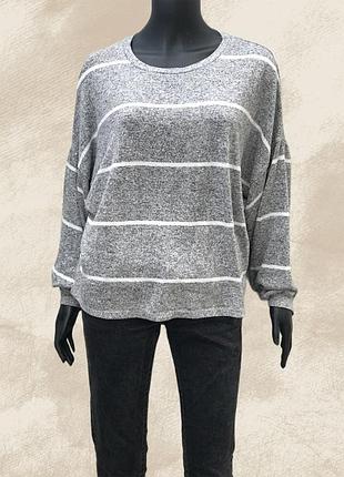 Легкий женский свитерочек