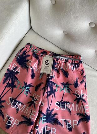 Яркие розовые шорты с пальмами тропическим летним принтом3 фото