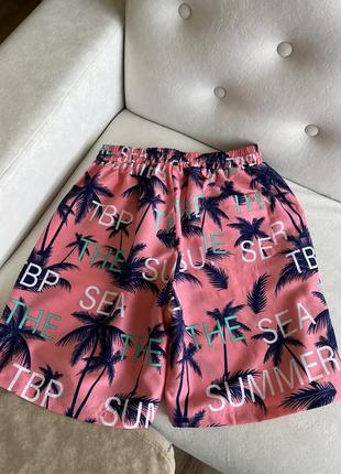 Яркие розовые шорты с пальмами тропическим летним принтом6 фото