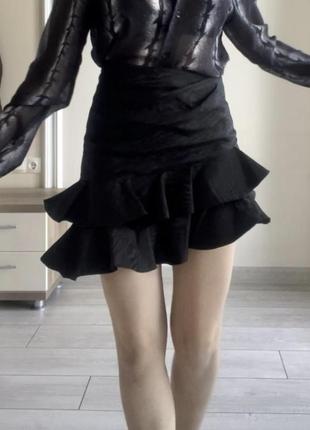 Асимметричная черная юбка zara из атласной ткани в виде шелка интересный принт2 фото