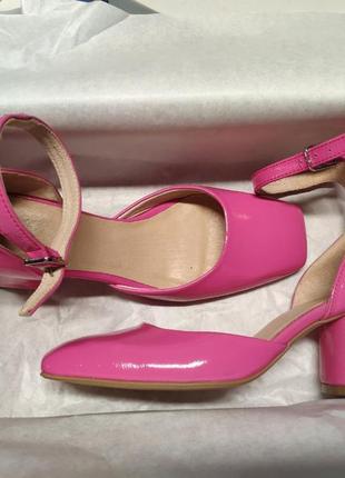 Розовые кожаные лаковые туфли босоножки с квадратным закрытым носом пяткой3 фото