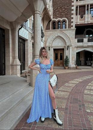 Неймовірна шовкова сукня блакитного кольору, жіноча сукня з розрізом