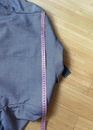 Стильный серый пиджак на одной пуговице10 фото