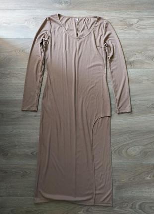 Длинное платье с разрезом