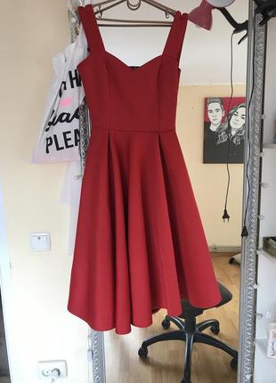 Червона сукня)))