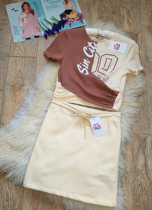 Космюм юбка спортивная и футболка