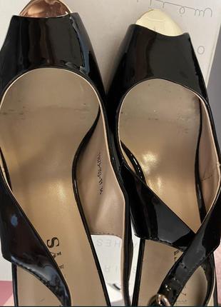 Кожаные босоножки