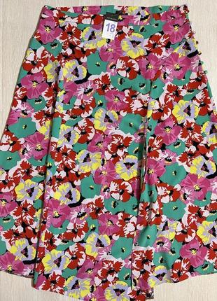 Очень красивая и стильная брендовая юбка в цветах.