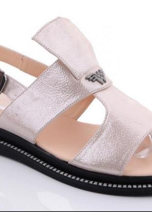 Жіночі босоніжки. шкіряні