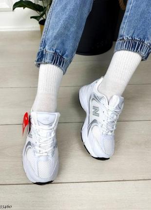 Белые кроссовки new balance