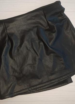Черная кожаная юбка с имитацией запаха р.м4 фото