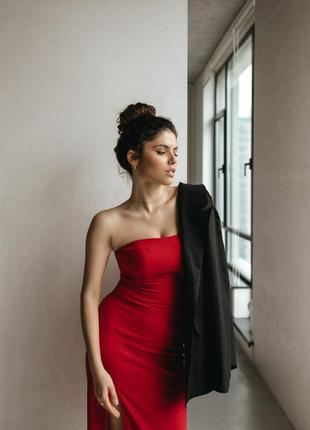 Платье женское красное облегающее вечернее на одно плечо9 фото
