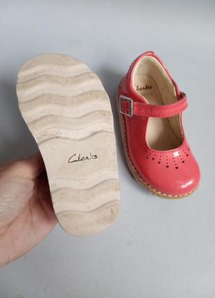 Кожаные лакированные туфельки clarks5 фото