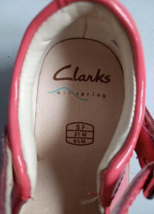 Кожаные лакированные туфельки clarks8 фото